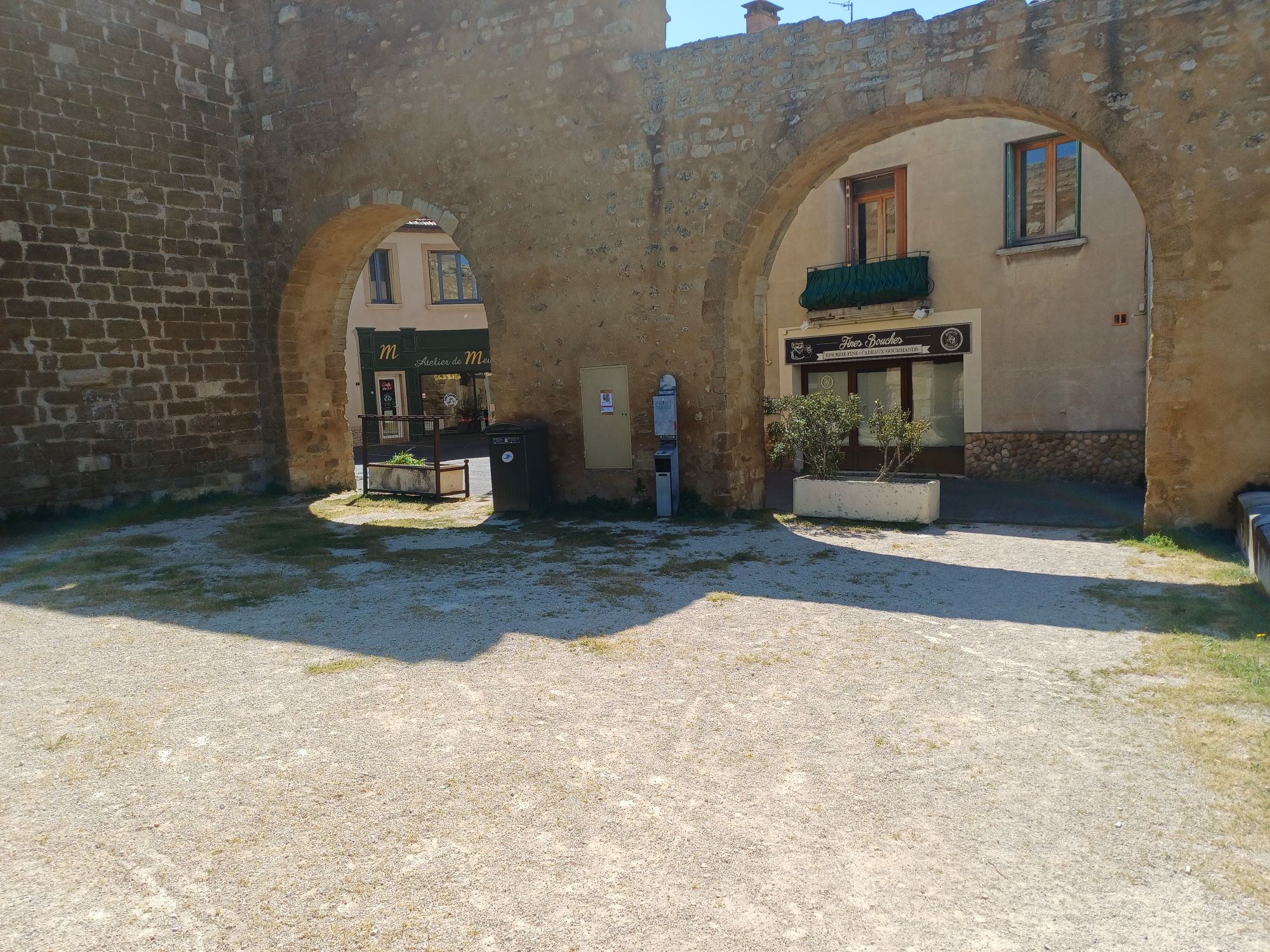 stationnement placette portail neuf.jpg