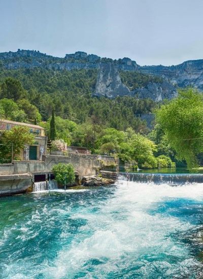 Fontaine_de_vaucluse.jpg